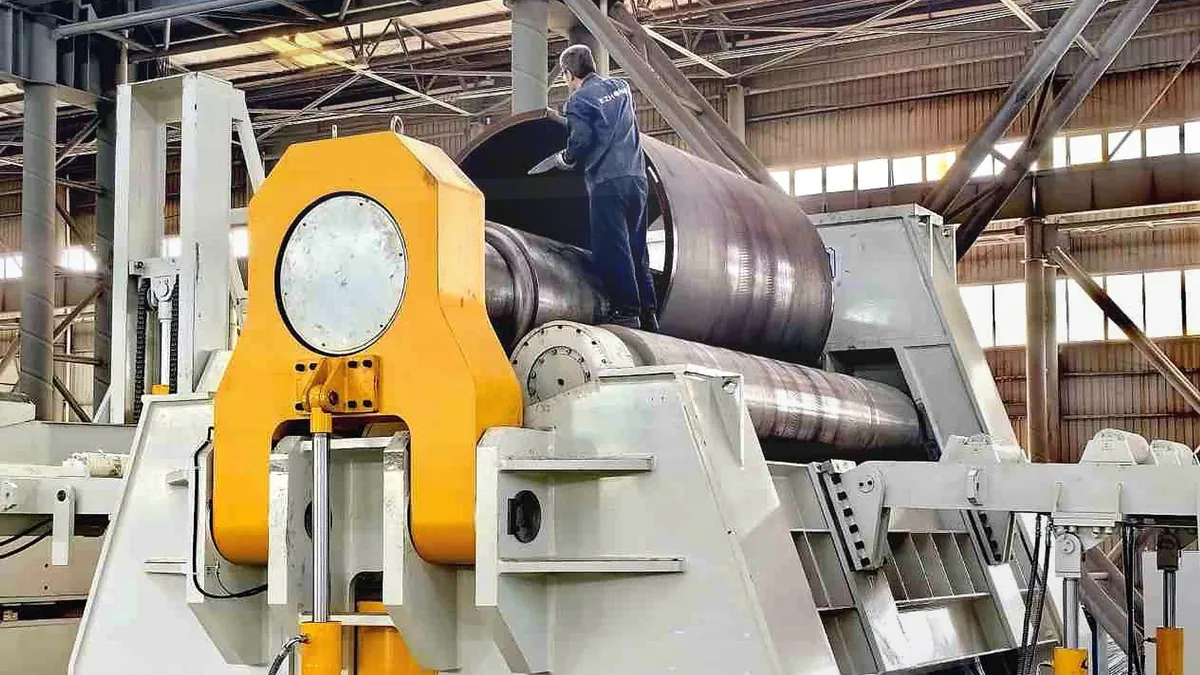 The 120*4000 CNC four-roll plate bending machine was designed and manufactured by EZHONG for Eastern European Machinery Company